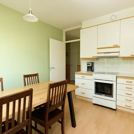 Spacious 3-room Flat In Martinlaakso 万塔